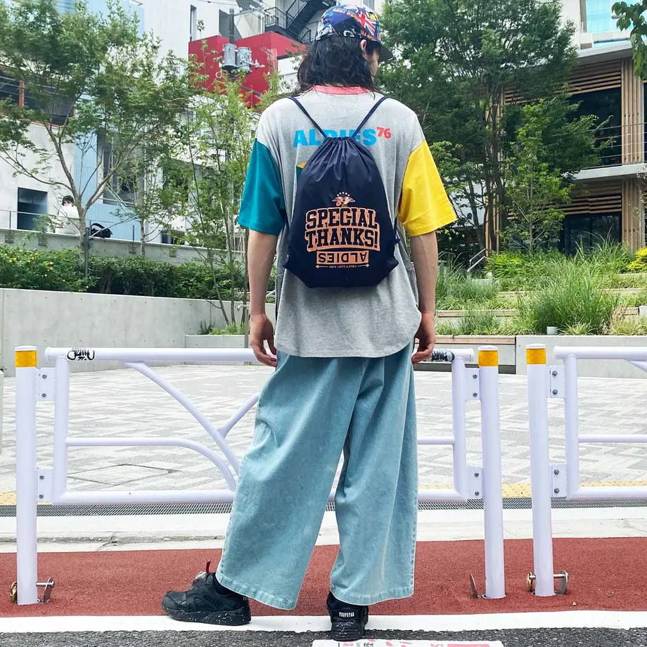 610cbb45e494331683422284