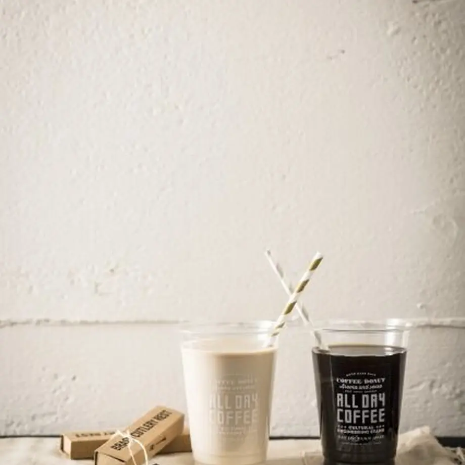 コーヒーとミルクの画像。