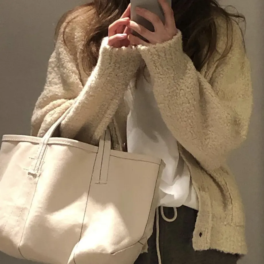 61b70958d26fa519bb4888db