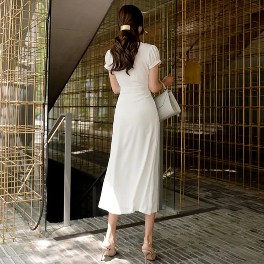 高い素材 白ワンピース Size S ひざ丈ワンピース