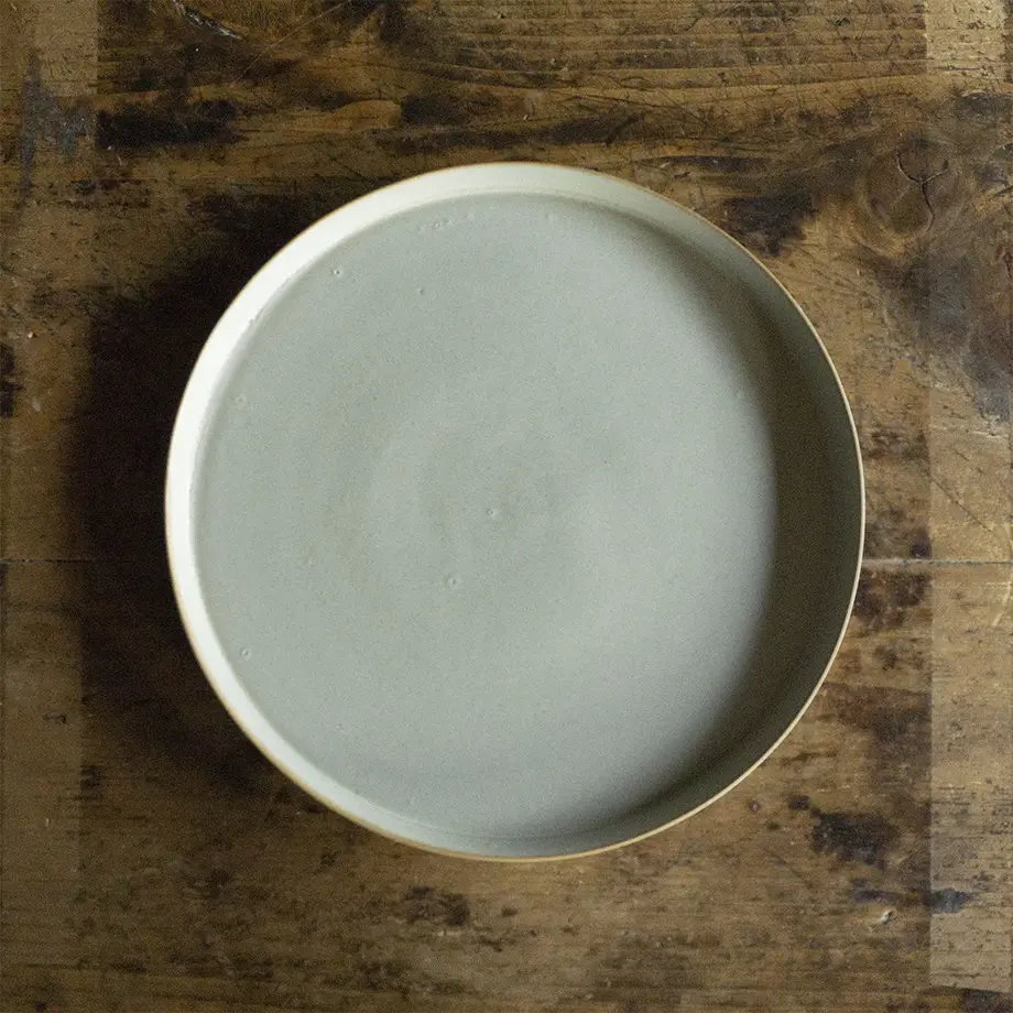 安藤由香 丸皿8寸 ブルーグレー Matka