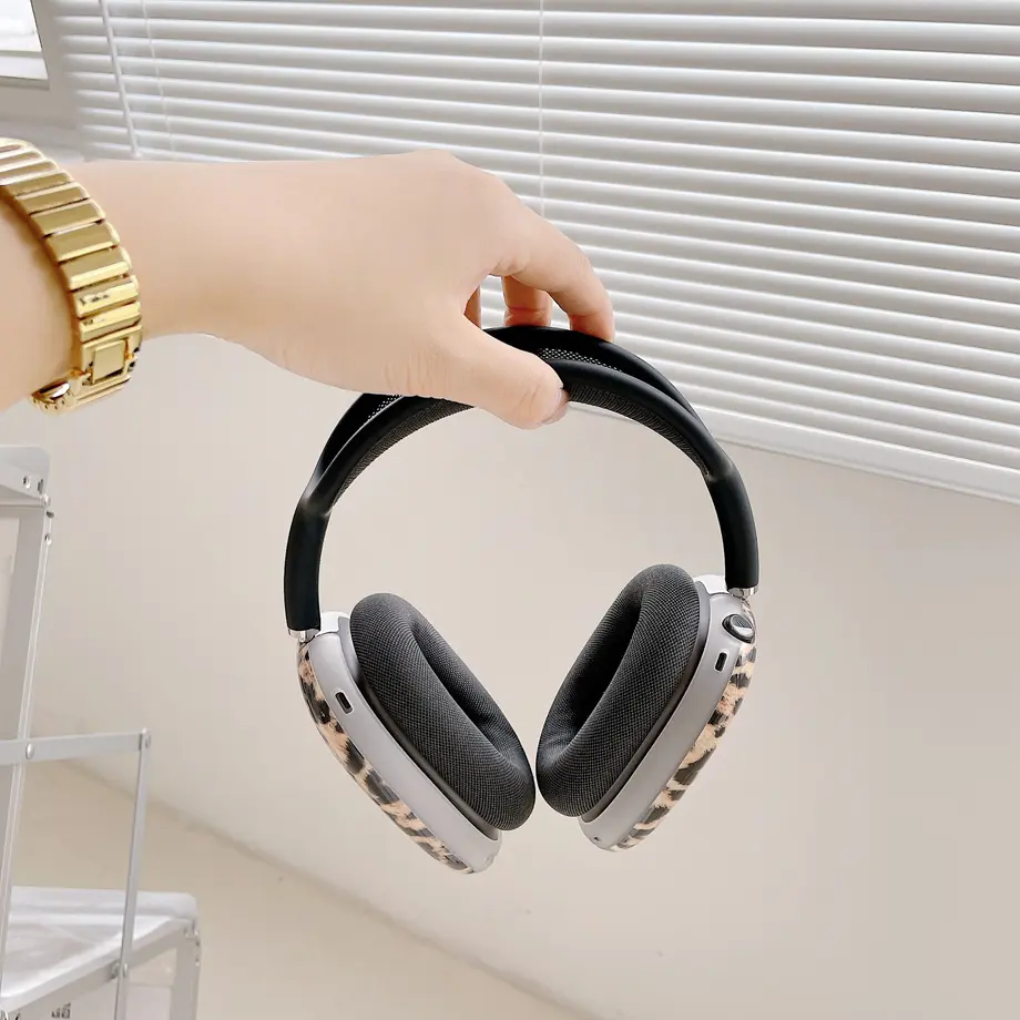 AirPods max スペースグレー　qlixケース付き AirPods max スペースグレーqlixケース付き