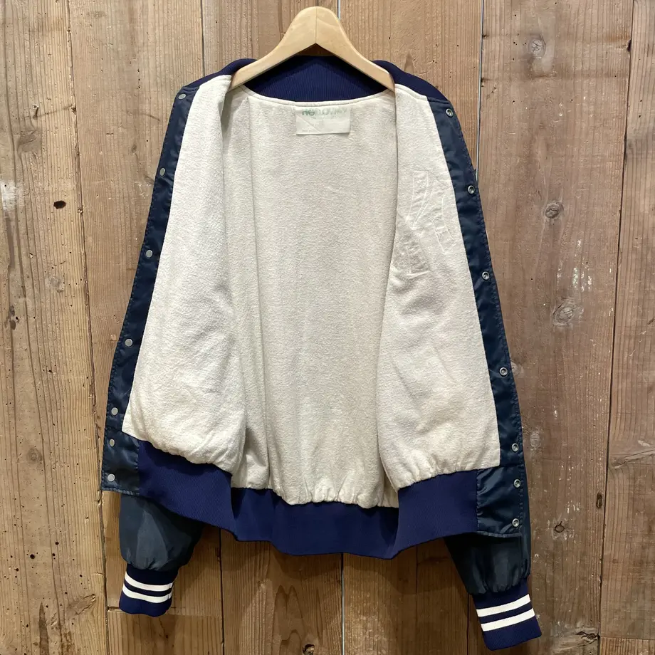 6165b7860548e01bfc3c03cf