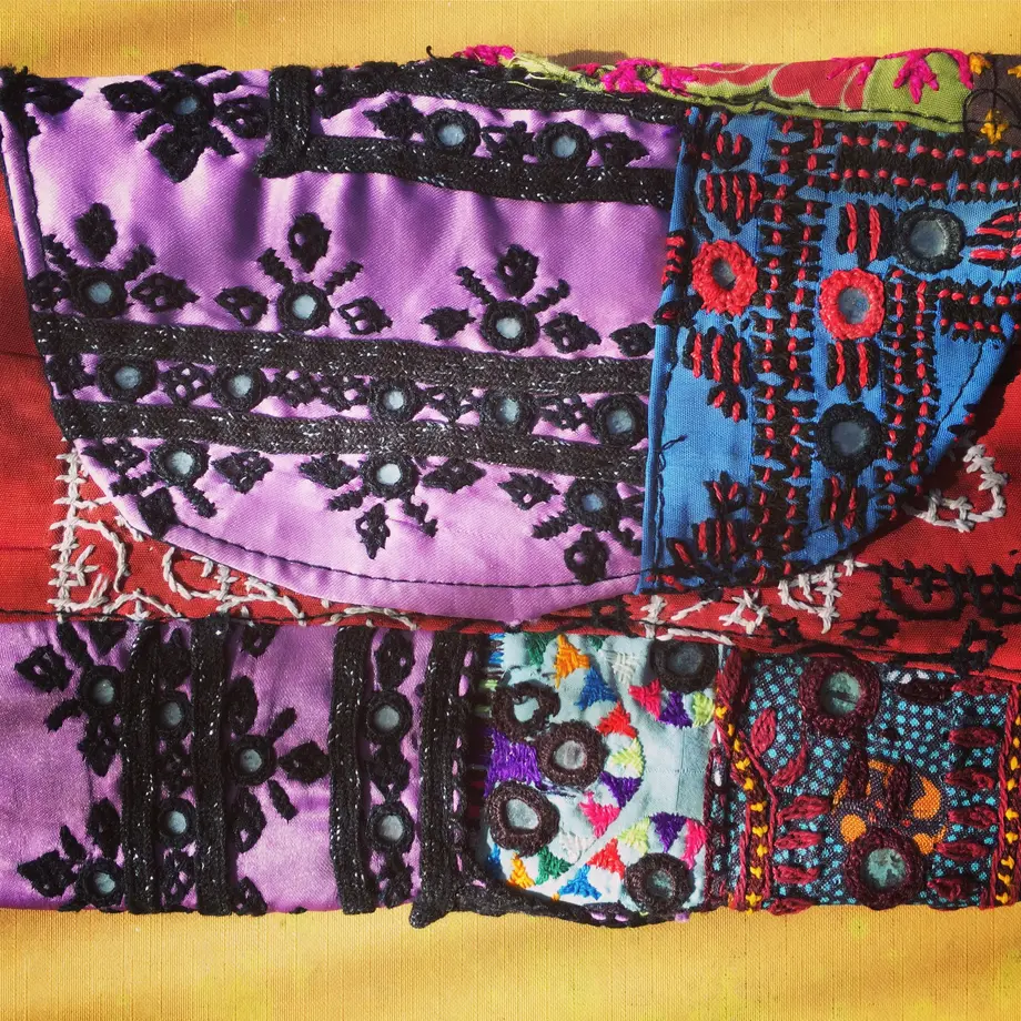 Vintage パキスタン民族刺繍ポーチ Neela Caravan