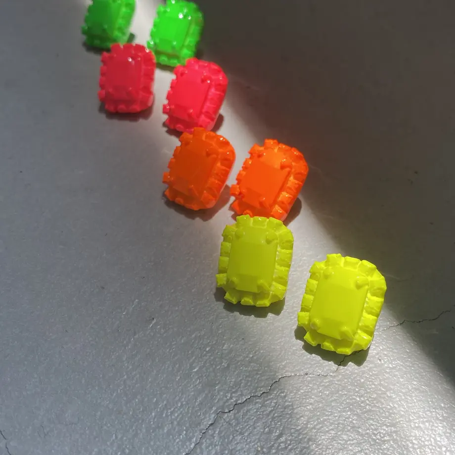 61025f050536244e55840761