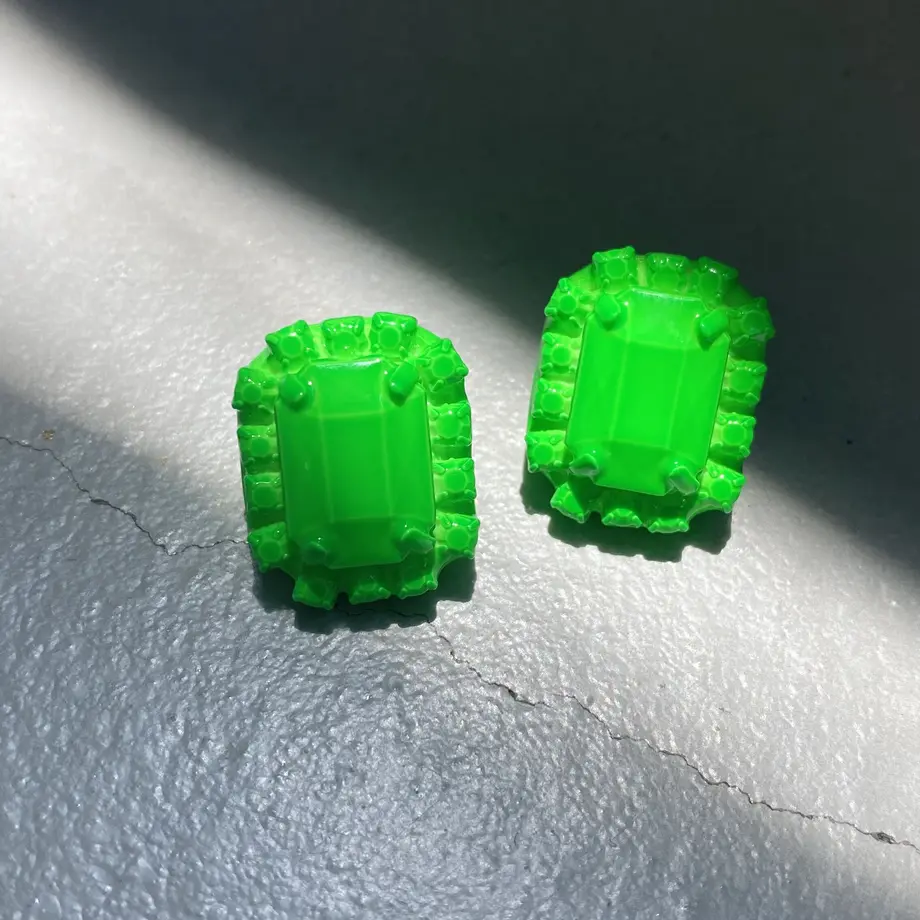 61025f050536244e55840761