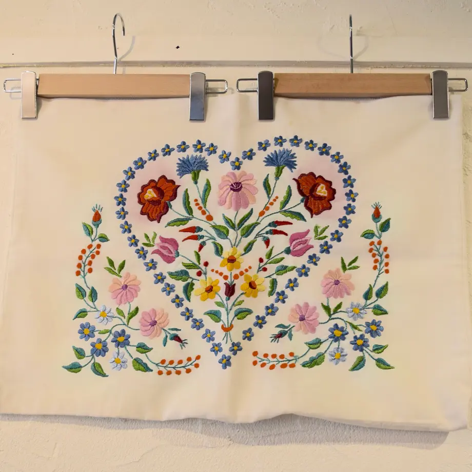 ハンガリー カロチャ刺繍 ピローケース ハート Kitten Blue ハンガリー カロチャ刺繍 ピローケース ハート Kitten Blue