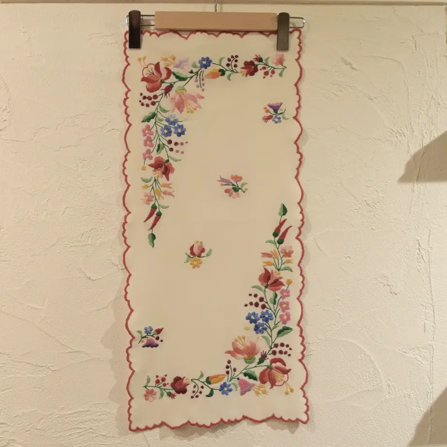 ハンガリー カロチャ刺繍 テーブルクロス 花束と小花3 Kitten Blue ハンガリー カロチャ刺繍 テーブルクロス 花束と小花3 Kitten Blue
