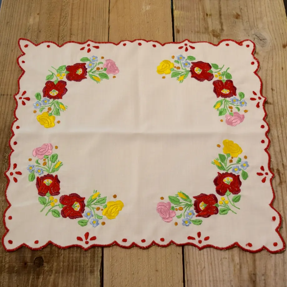 ハンガリー カロチャ刺繍 スクエア3 Kitten Blue ハンガリー カロチャ刺繍 スクエア3 Kitten Blue