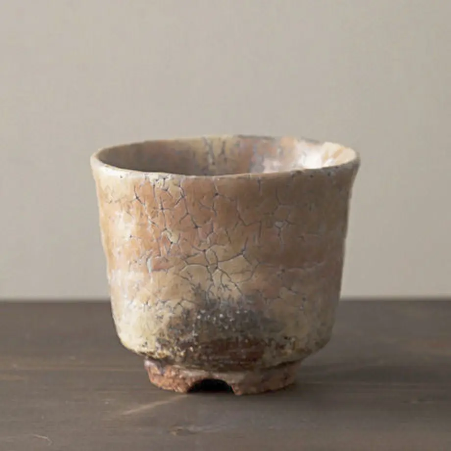 陶器 萩焼 輪花 鬼萩湯呑茶碗(木箱入)黒田岳 作 陶器 和食器 萩焼のお店 輪花... 陶器 萩焼 輪花 鬼萩湯呑茶碗(木箱入)黒田岳 作 陶器 和食器 萩焼のお店 輪花...