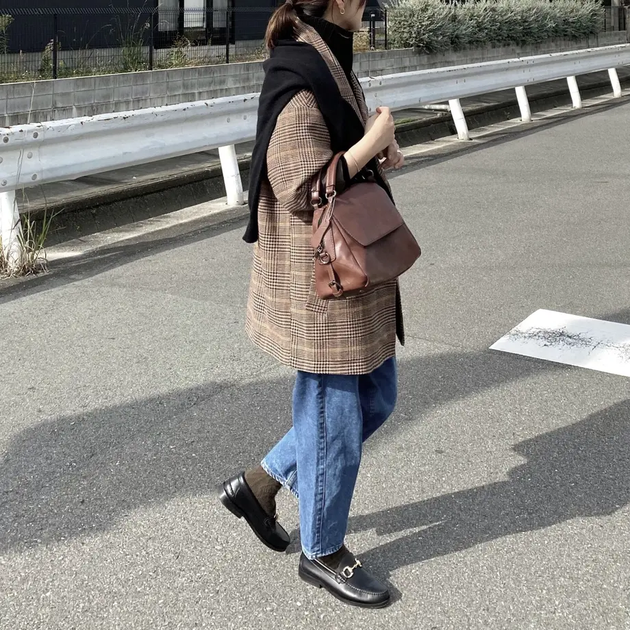 5fb1e10bda019c703119d547