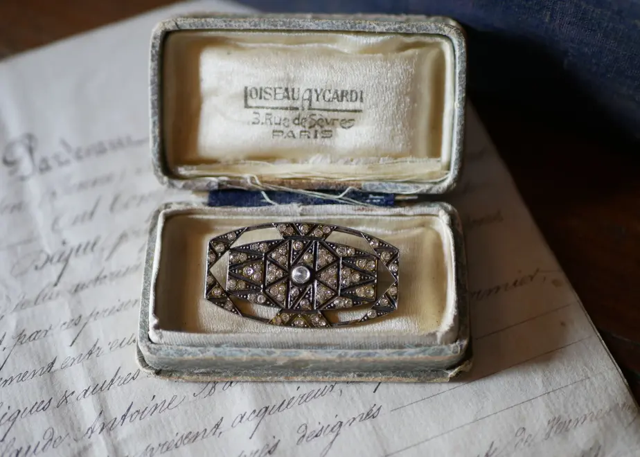 アールデコ ブローチ フランスアンティーク ジュエリーケース付き mamantique