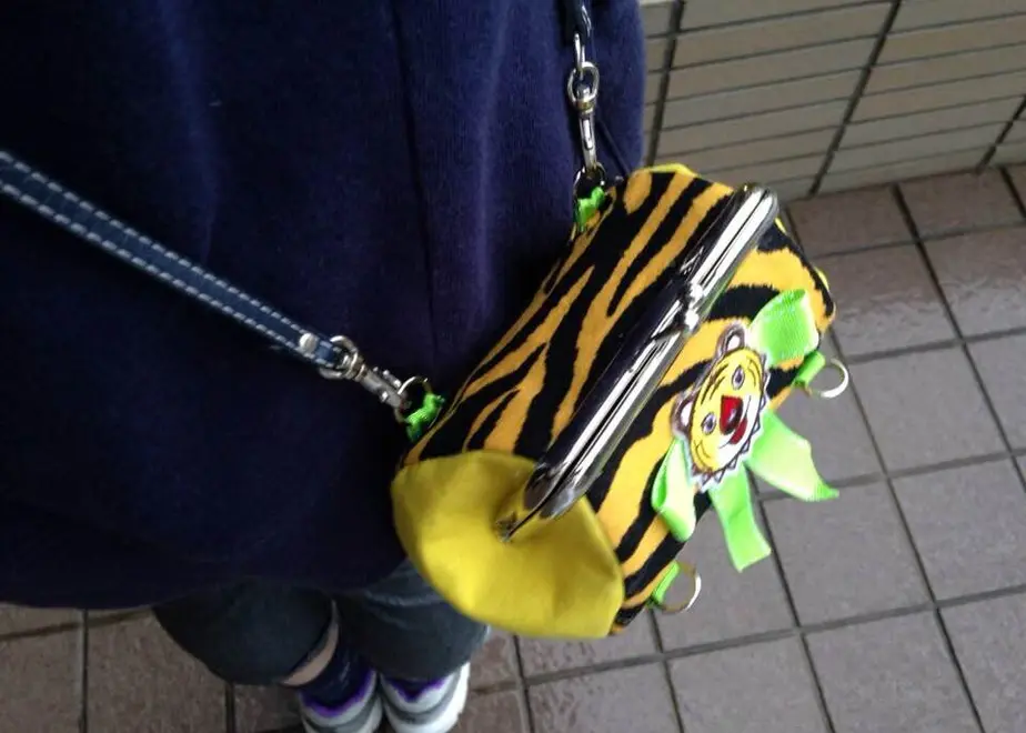 5dbc3d8a220e756b8b3881e6
