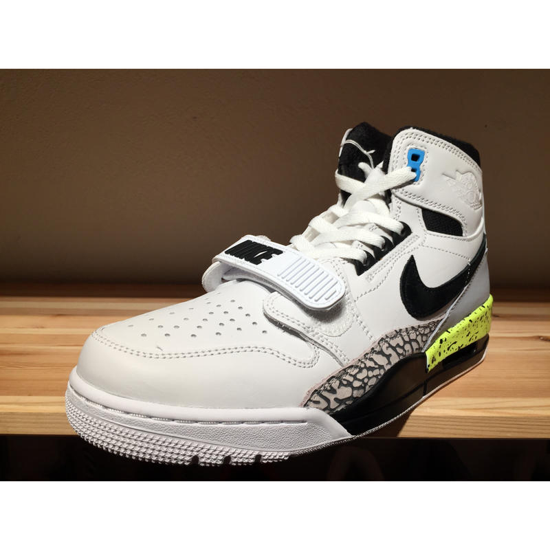 カテゴリ Nike Legacy 312スニーカーの通販 By ｓｅｅｋｅｒ ナイキならラクマ ナイキnike ドンシーdon C Jordan メンズ App Toshiba Aire Es