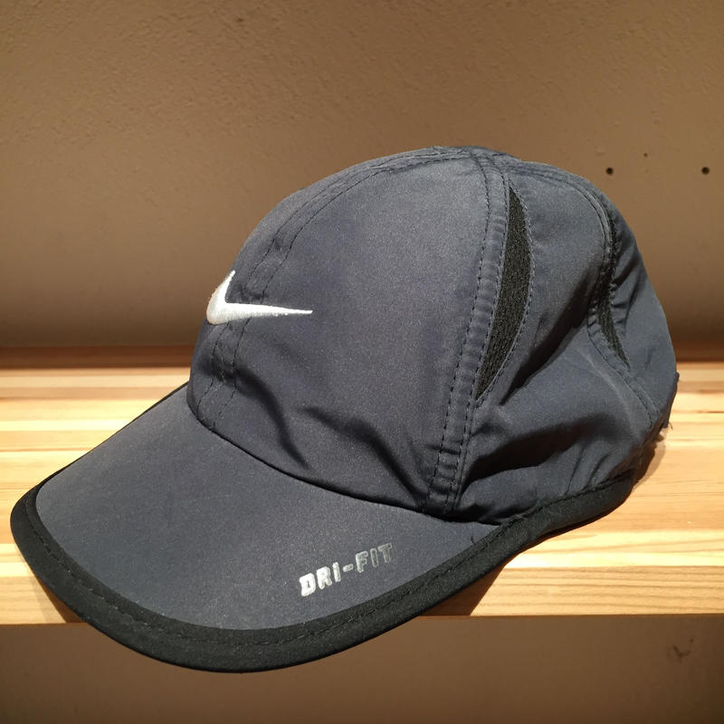 feather light nike