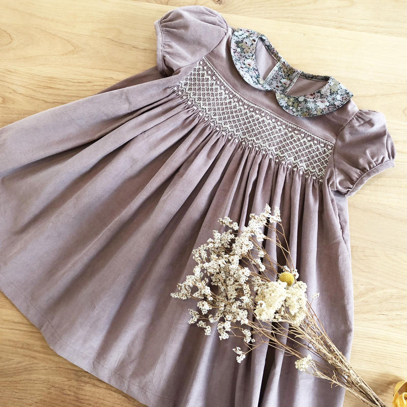 仕様書あり 小さな襟のスモッキングワンピース 型紙 Akino Pattern