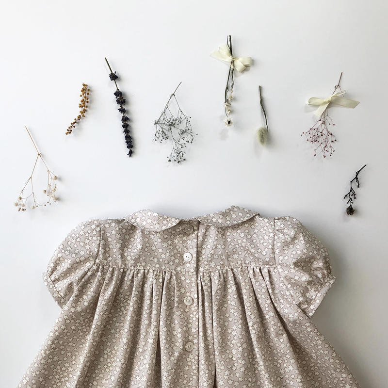 仕様書あり 小さな襟のスモッキングワンピース 型紙 Akino Pattern