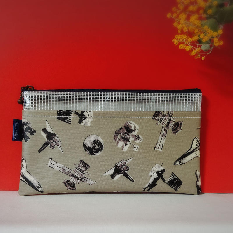 中身の確認できるマスクポーチ 宇宙柄 0307j Amaneiro