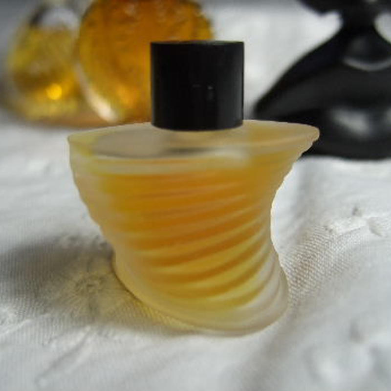 廃盤　レア　モンタナブルー　わかば　30ml オードトワレ　香水 廃盤 レア モンタナブルー わかば 30ml オードトワレ 香水