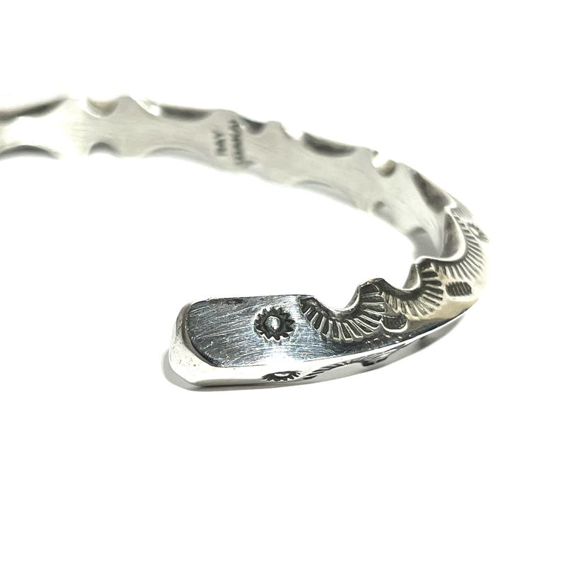 NEW ARRIVALNEW ARRIVALRAY ADAKAI レイアダカイ ジグザグバングル