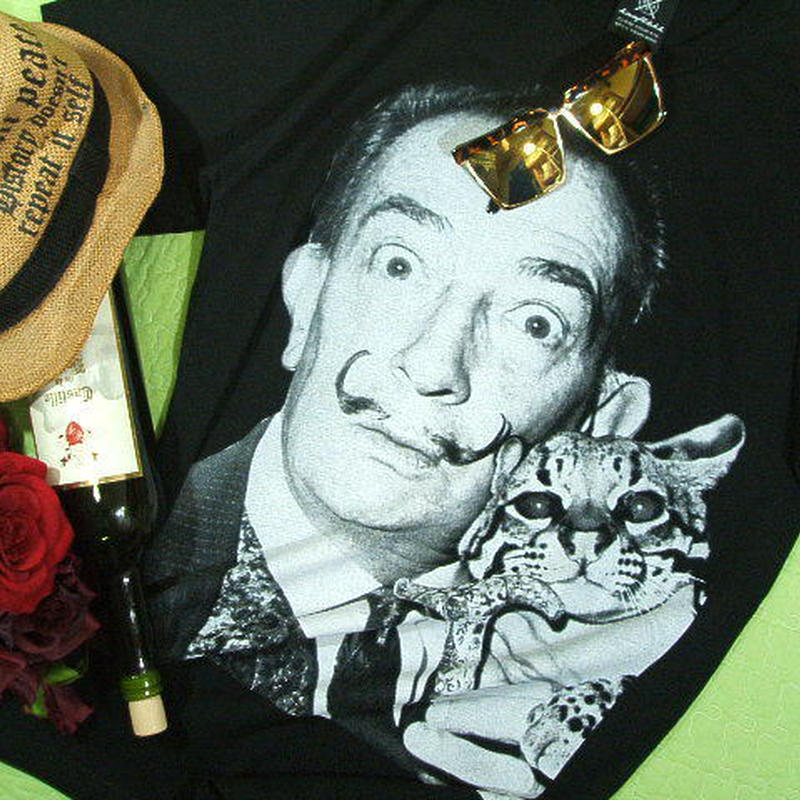 ペットも俺流 俺様 職業ダリ サルバドールダリtシャツ世界の画家 ネコとダリtシャツ サイズ ペットも俺流 俺様 職業ダリ サルバドールダリtシャツ世界の画家 ネコとダリtシャツ サイズ