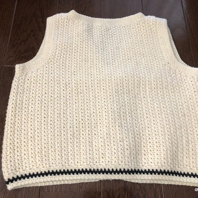 フォーマルもok Vネック ラウンドネックのキッズベスト サイズ1 130 かぎ針編 フォーマルもok Vネック ラウンドネックのキッズベスト サイズ1 130 かぎ針編
