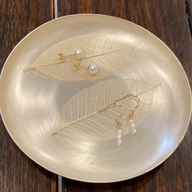 淡水パール 14kgfピアス/イヤリング 小粒3連 | atelier toritoirodori