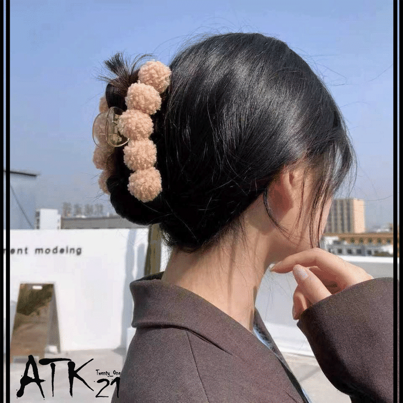 毛糸 ワンカラー ボンボン バンスクリップ 秋冬アイテム 大人可愛い 大きめ ヘアクリップ