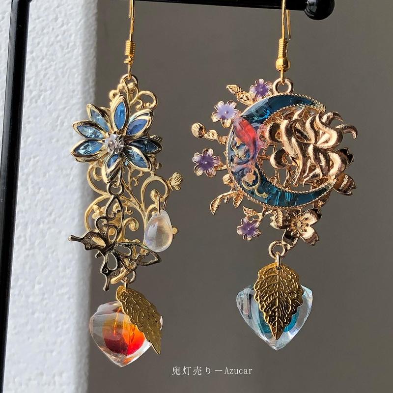 金魚と九尾狐の舞いと鬼灯 蓮と蝶々 レジンほおずきのアシンメトリー ピアス イヤリング