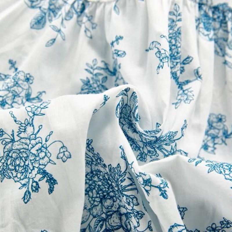 エレガントなブルーフラワー柄ロンパース 可愛いベビー服 花柄 Micchu エレガントなブルーフラワー柄ロンパース 可愛いベビー服 花柄 Micchu