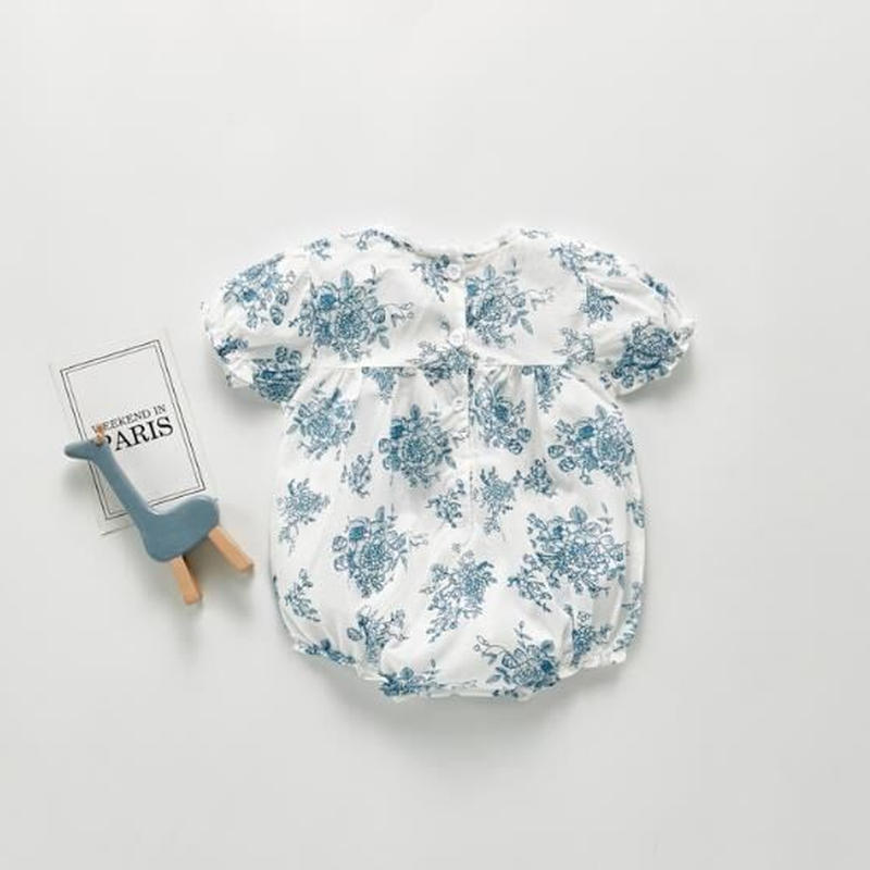 エレガントなブルーフラワー柄ロンパース 可愛いベビー服 花柄 Micchu エレガントなブルーフラワー柄ロンパース 可愛いベビー服 花柄 Micchu