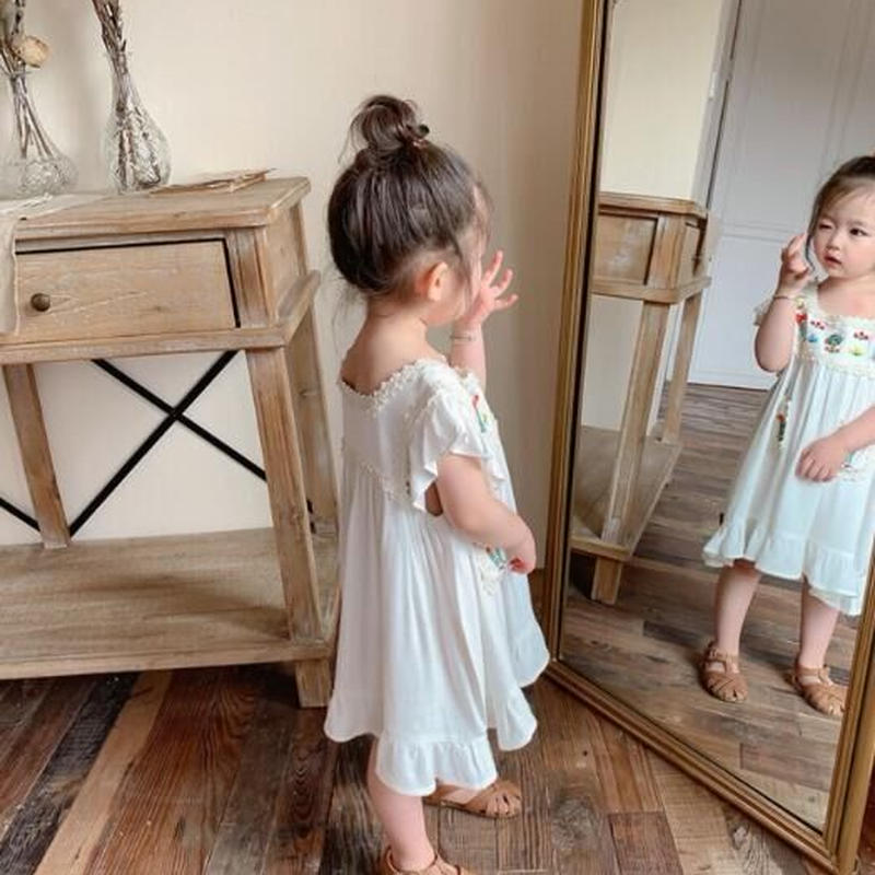 お花の刺繍がポイントのボヘミアンなシフォンワンピース 可愛い子ども服 キッズコーデ 可愛い