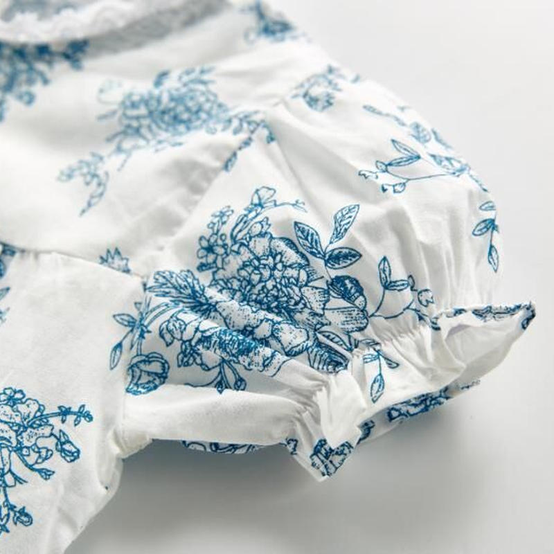 エレガントなブルーフラワー柄ロンパース 可愛いベビー服 花柄 Micchu エレガントなブルーフラワー柄ロンパース 可愛いベビー服 花柄 Micchu