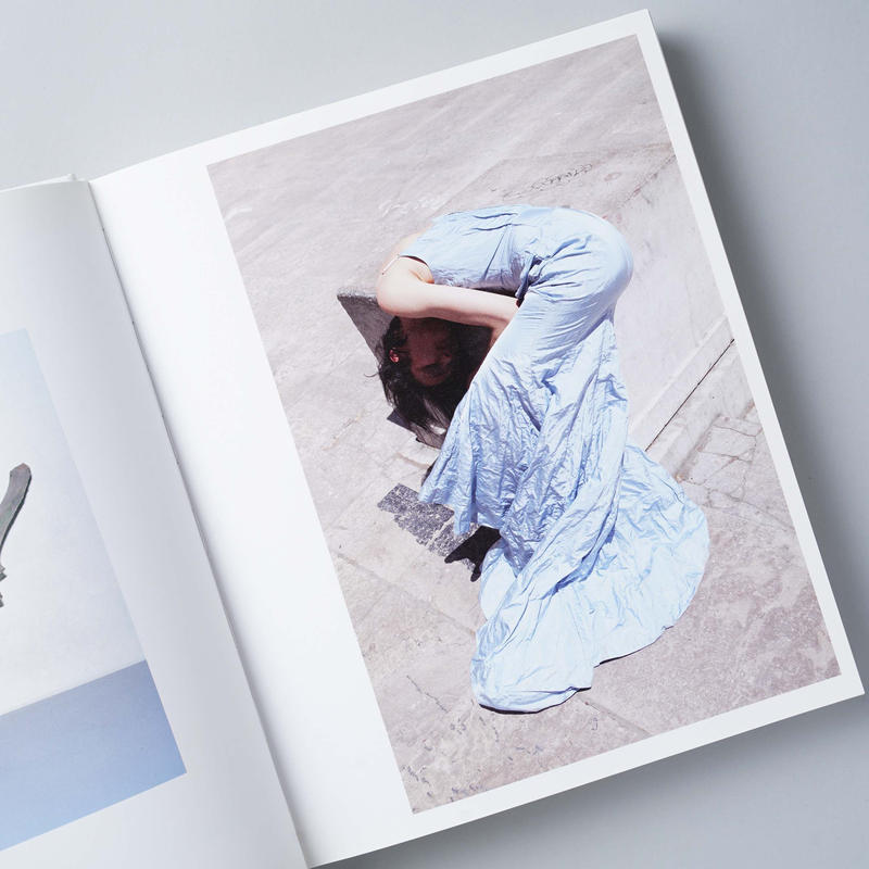 44%割引ブルー系レビュー高評価の商品! 未開封 ROXANEⅡ Viviane Sassen ヴィヴィアンサッセン 写真 美術品ブルー系-ANDRENIERI.COM 新作登場 ヴィヴィアンサッセン Sassen Viviane 未開封 ROXANEⅡ 写真