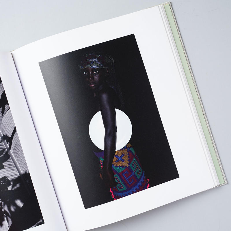 ヴィヴィアン・サッセン 写真集 「PARASOMNIA」