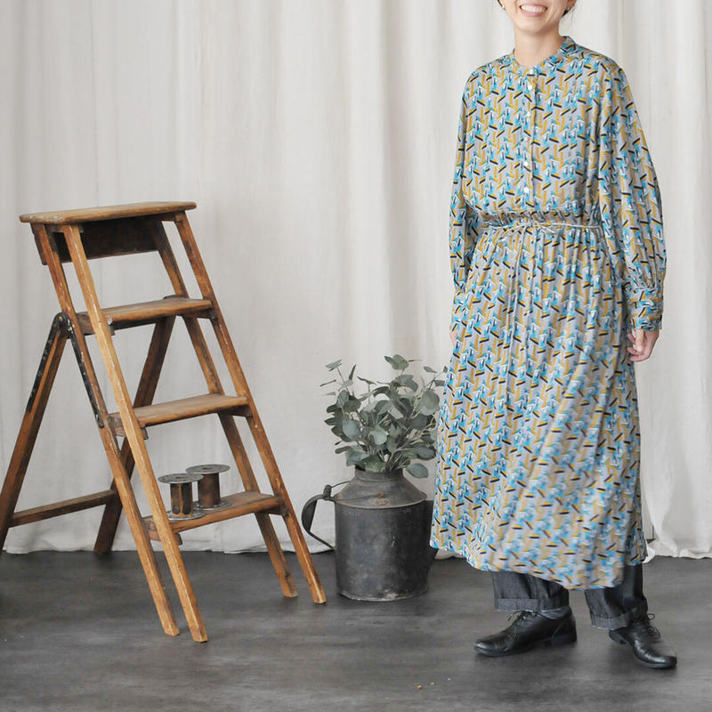 Caliner コットンvoile 幾何学プリント スタンド衿ワンピースドレス Cali