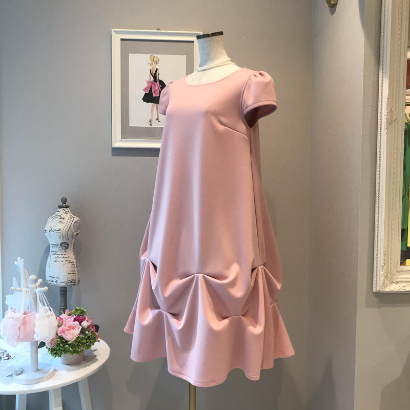 10 041 サーモンピンク Yumiワンピース サンプル 袖付きバスト130 Cap