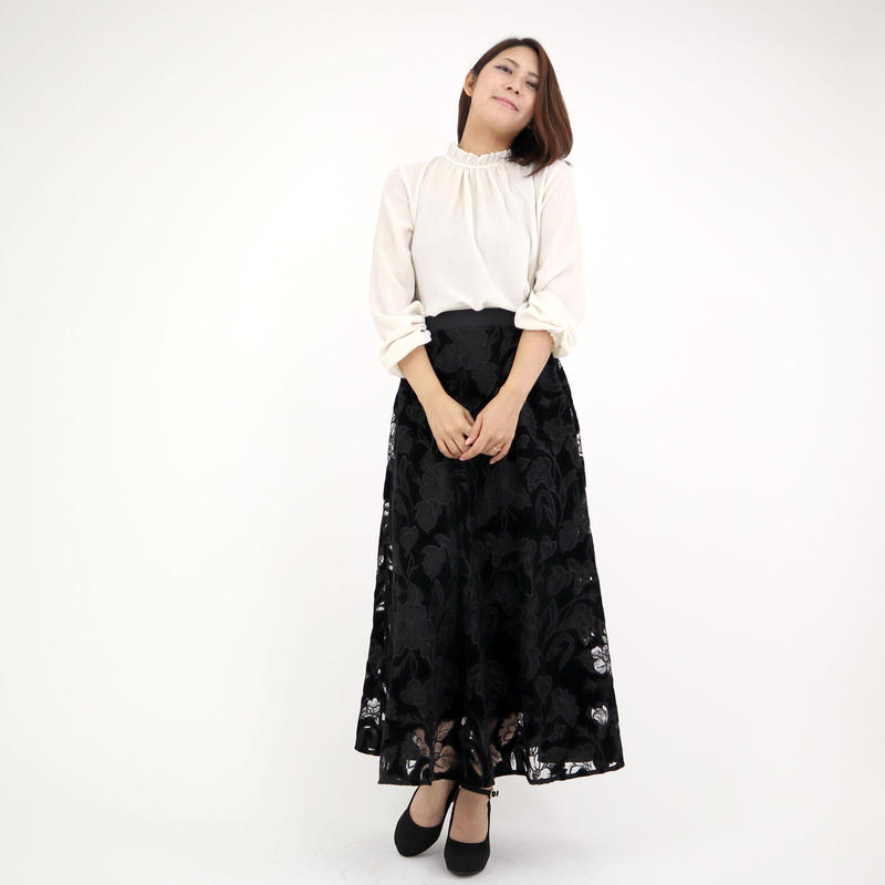 オパール刺繍ベロアロングスカート ブラック Cesario