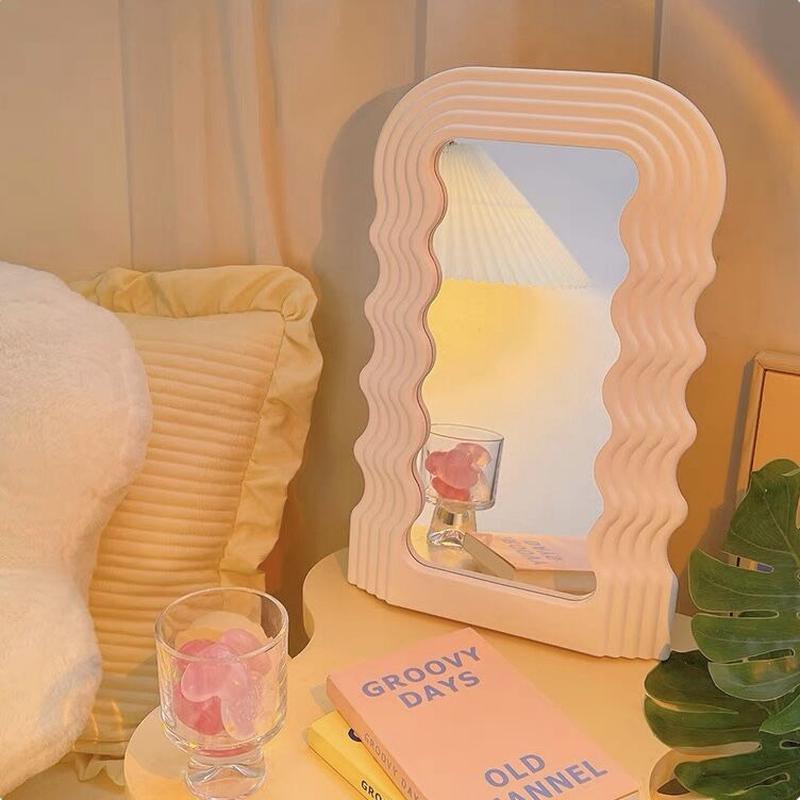 生まれのブランドで 韓国インテリア うねうね ウェーブミラー