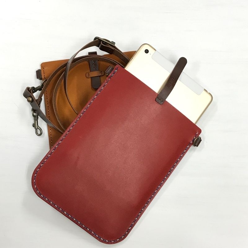 Ipad Mini用の革のサコッシュ Chik やまもと鞄