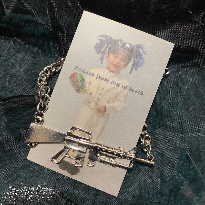 君の心を撃ち抜くネックレス 草 𝕽𝖊𝖜𝖆𝖗𝖉 𝖋𝖗𝖔𝖒 𝖘𝖎𝖓 𝖎𝖘 𝖉𝖊𝖆𝖙𝖍