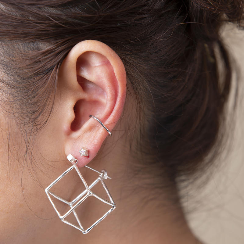 キューブ ピアス L Chumeq