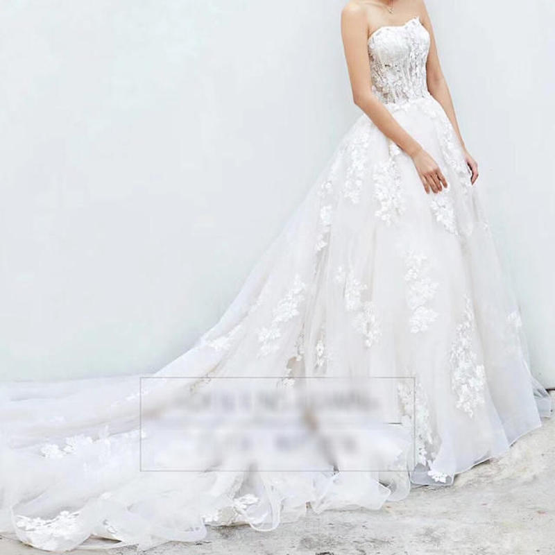 全体にお花付け 美しい 胸元透明感があるウェディングドレス ドレスワンピース