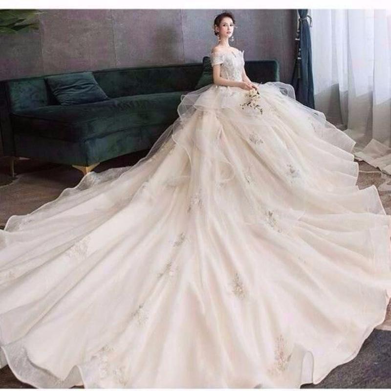 エレガント ウエディングドレス 花モチーフ 花柄のモチーフ刺繍が美しく Cinderell