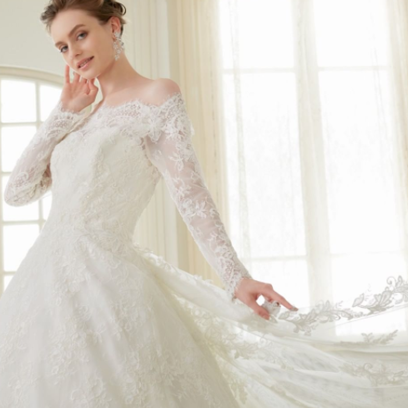 ソフトチュール 豪華 ウエディングドレス アンズの色 プリンセスライン フレンチスリーブ 華やかなトレーン 花嫁 Innerspirit Es