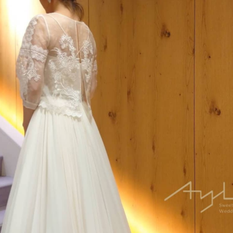 可憐な花刺繍のトップス ウエディングドレス 花嫁 結婚式 披露宴 ミニトレーン 七分袖丈