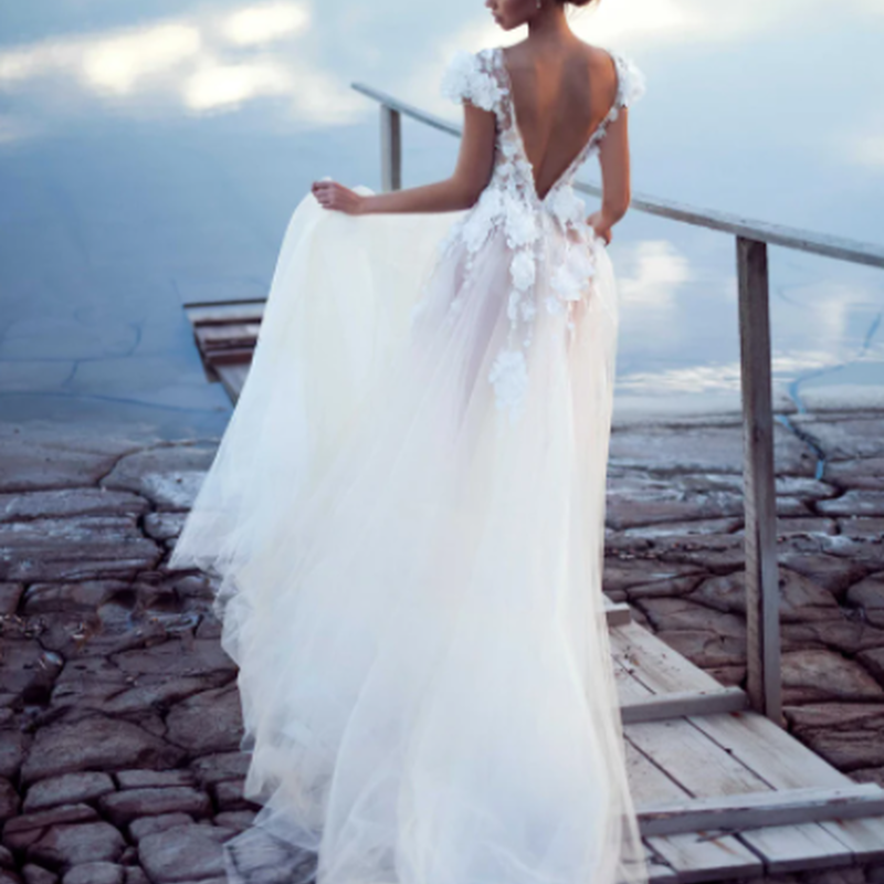 憧れのドレス ウエディングドレス 繊細レース 高みせ セクシー ソフトチュール フ