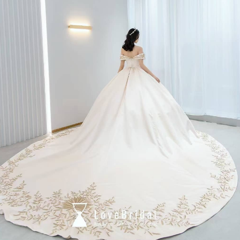 高品質 ウエディングドレス 枝花刺繍 華やかなトレーン オフショルダー プリンセスライン ア