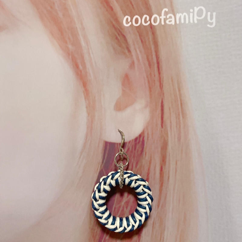 ネイビー ホワイト クラフトバンドピアス Cocofamipy
