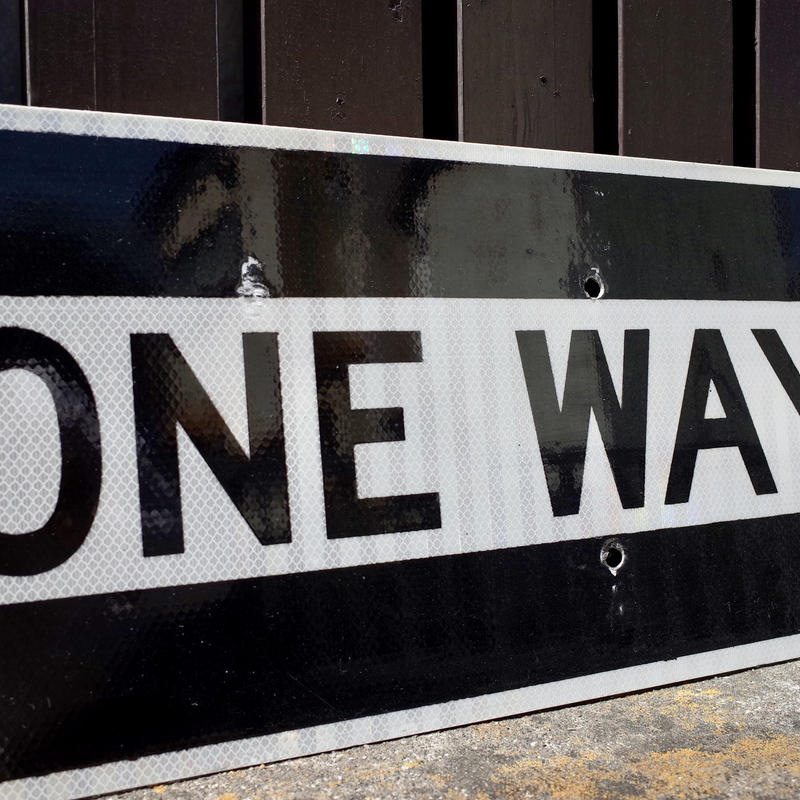 ✨送料無料　米軍ONEWAY看板 USA ONE WAY看板